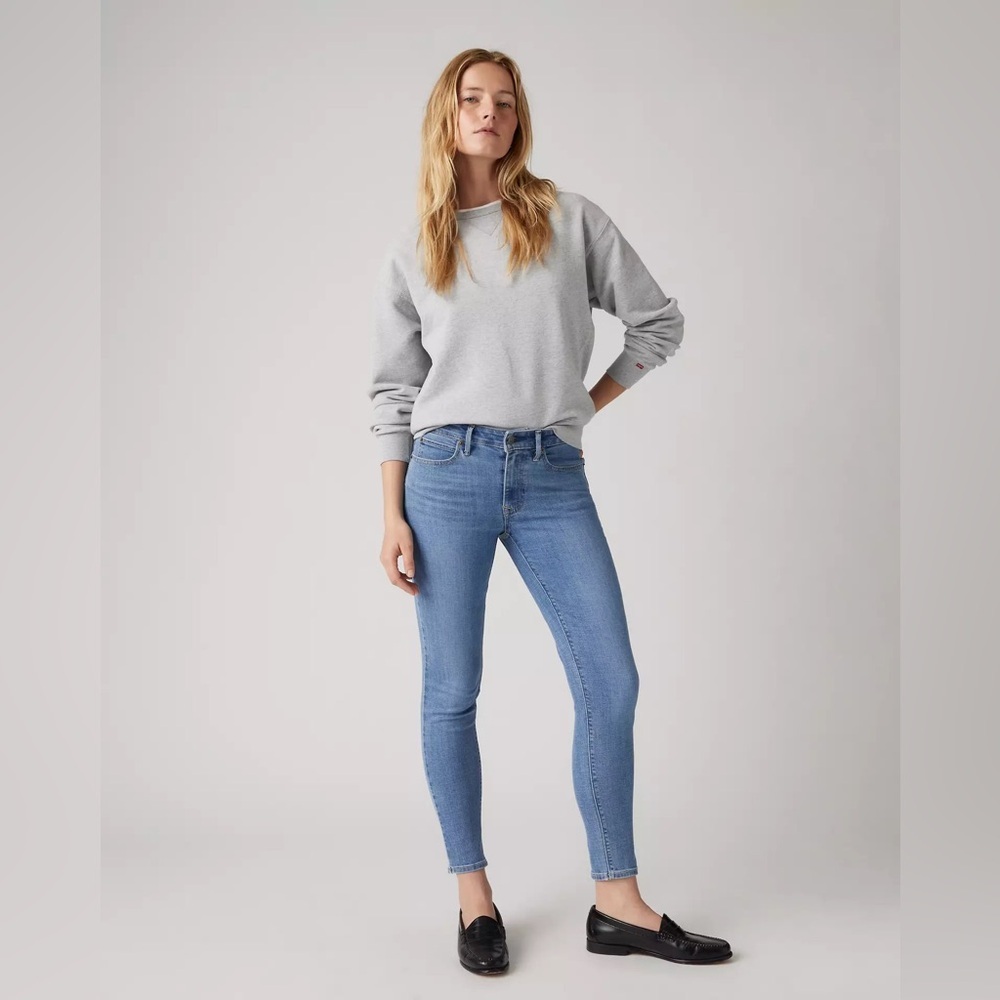 Levi’s 711 Skinny Jeans Size 25 Medium Wash Mid Rise Stretch Denim Ankle